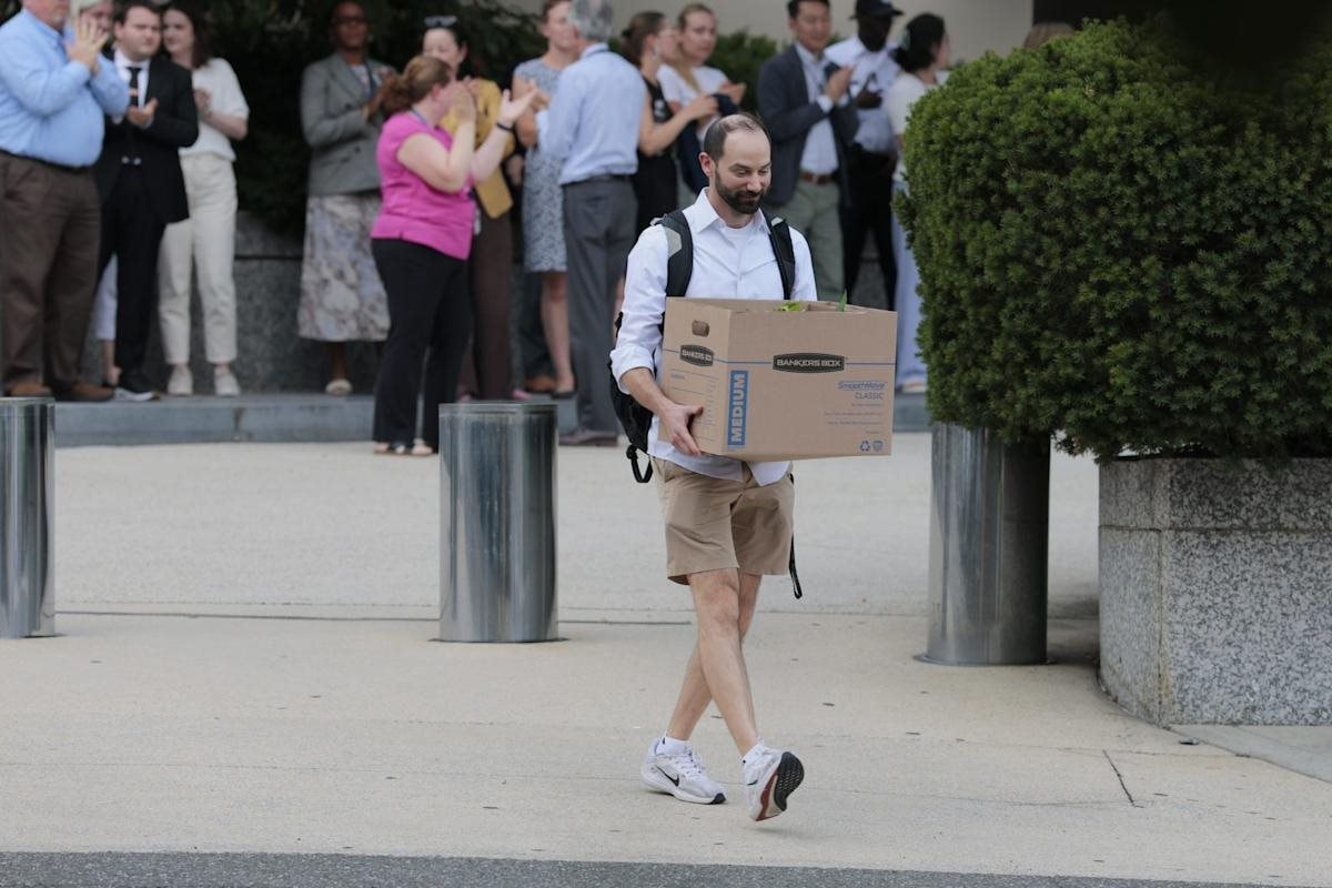 1 , 1 Triệu lao động Mỹ bị sa thải vĩnh viễn trong năm 2025: Làn sóng cắt giảm bắt đầu - Ảnh 3. 1 , 1 Triệu lao động Mỹ bị sa thải vĩnh viễn trong năm 2025: Làn sóng cắt giảm bắt đầu - Ảnh 3.