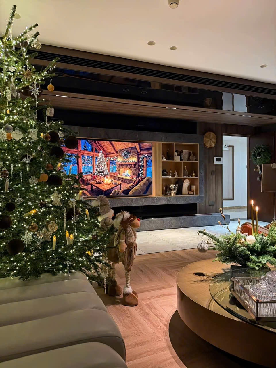 Căn hộ đẹp Hà Nội của cô gái 9x gây sốt mạng xã hội với trang trí Giáng sinh ấn tượng - Ảnh 3. Căn hộ đẹp Hà Nội của cô gái 9x gây sốt mạng xã hội với trang trí Giáng sinh ấn tượng - Ảnh 3.