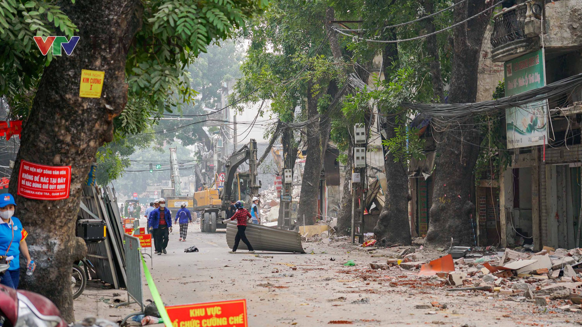 Phường Láng tiếp tục cưỡng chế thu hồi đất phục vụ Dự án đường Vành đai 1, đoạn Hoàng Cầu - Voi Phục - Ảnh 3.