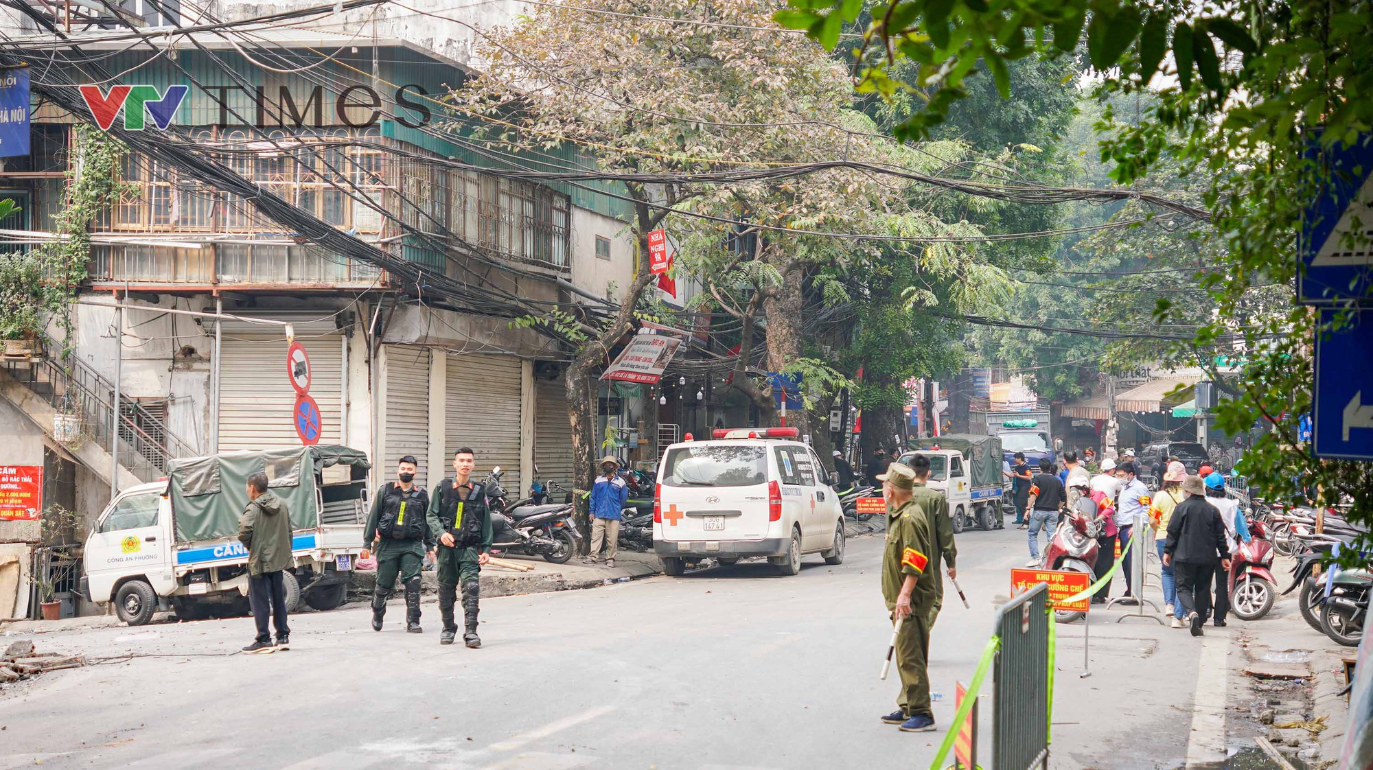 Phường Láng tiếp tục cưỡng chế thu hồi đất phục vụ Dự án đường Vành đai 1, đoạn Hoàng Cầu - Voi Phục - Ảnh 1.