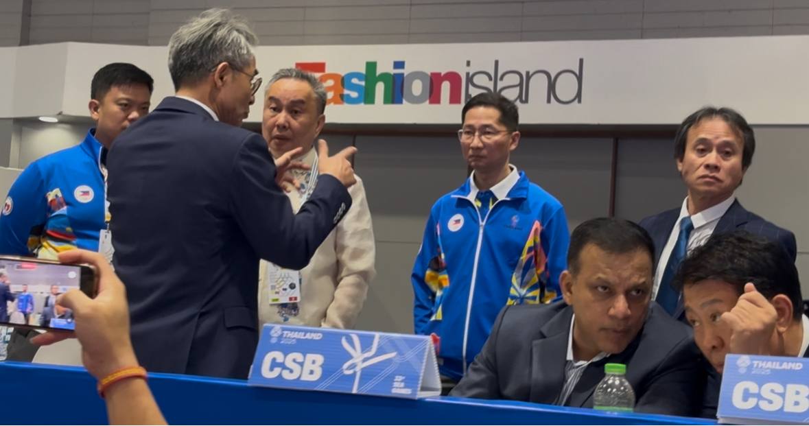 Tuyển thủ Việt Nam ôm đầu buồn bã khi thua đầy tranh cãi ở chung kết SEA Games, BHL khiếu nại cực căng- Ảnh 16. Tuyển thủ Việt Nam ôm đầu buồn bã khi thua đầy tranh cãi ở chung kết SEA Games, BHL khiếu nại cực căng- Ảnh 16.