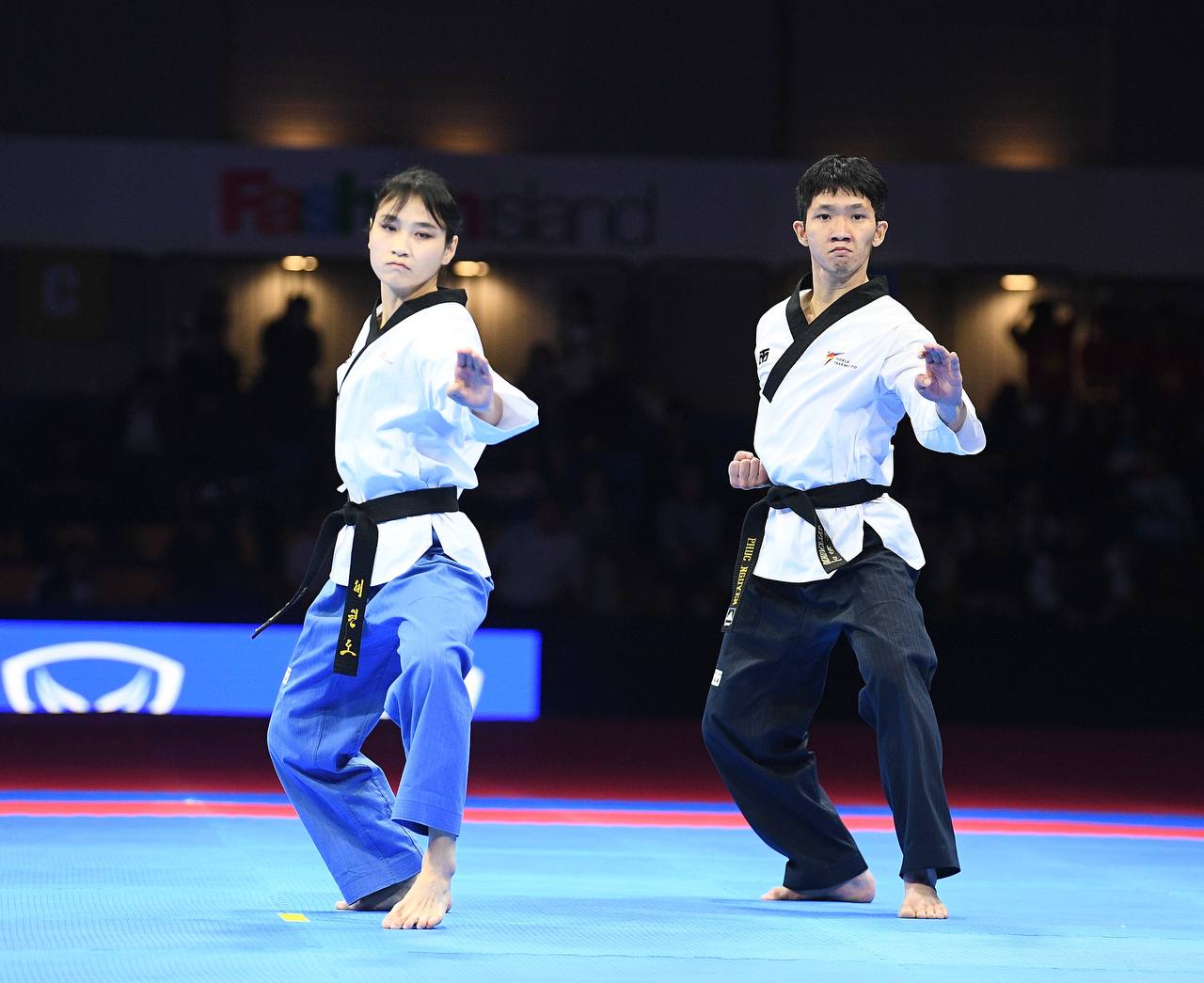 Tuyển thủ Việt Nam ôm đầu buồn bã khi thua đầy tranh cãi ở chung kết SEA Games, BHL khiếu nại cực căng- Ảnh 2. Tuyển thủ Việt Nam ôm đầu buồn bã khi thua đầy tranh cãi ở chung kết SEA Games, BHL khiếu nại cực căng- Ảnh 2.