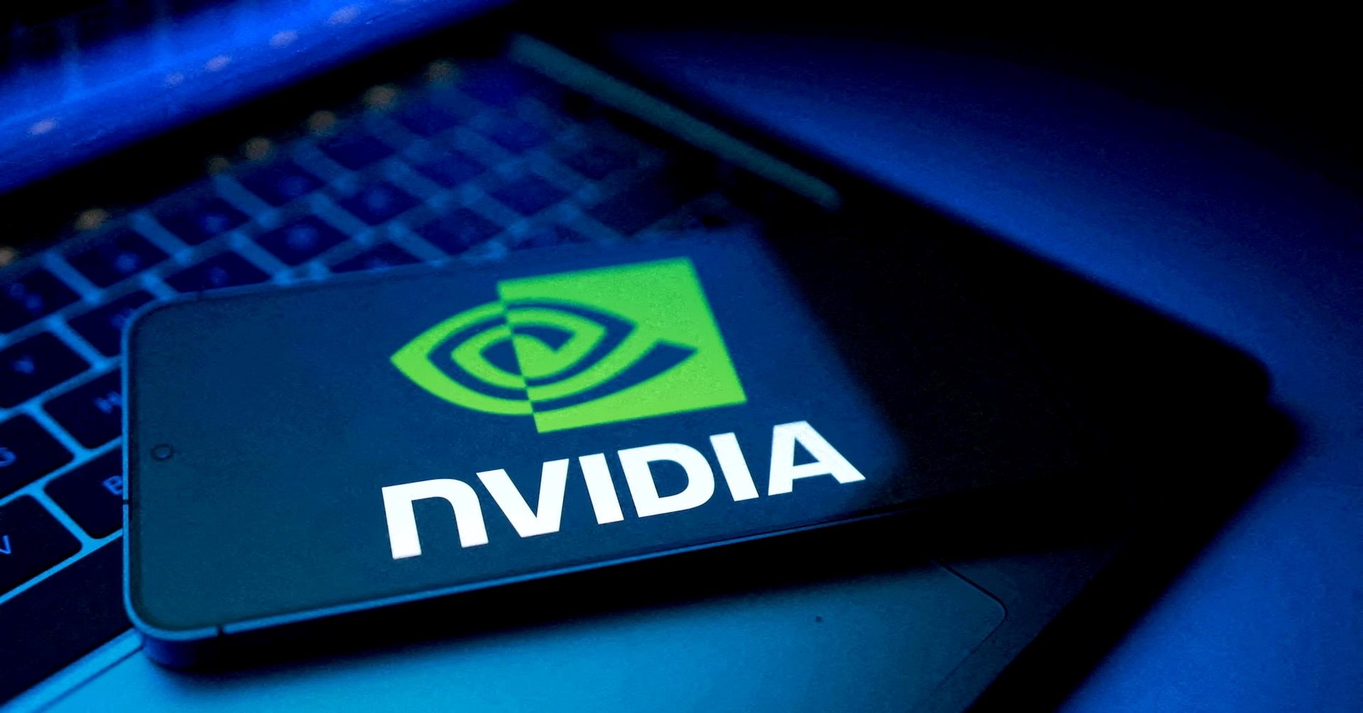 Chip AI Nvidia phải kiểm tra an ninh trước khi xuất khẩu sang Trung Quốc - Ảnh 1. Chip AI Nvidia phải kiểm tra an ninh trước khi xuất khẩu sang Trung Quốc - Ảnh 1.