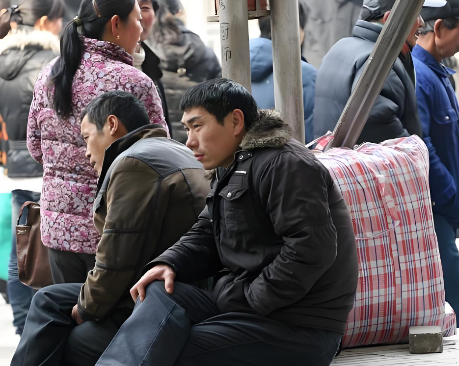 Một kiểu ĂN BÁM mới đang lan rộng - Con cái học cao nhưng cha mẹ lo sốt vó: "Cứ thế này hỏng cả đời..."- Ảnh 2. Một kiểu ĂN BÁM mới đang lan rộng - Con cái học cao nhưng cha mẹ lo sốt vó: "Cứ thế này hỏng cả đời..."- Ảnh 2.