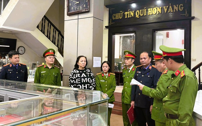 Công ty kim hoàn Kim Chung bị bắt: Tăng vốn thần tốc và trốn thuế ở thanh hóa - Ảnh 1. Công ty kim hoàn Kim Chung bị bắt: Tăng vốn thần tốc và trốn thuế ở thanh hóa - Ảnh 1.