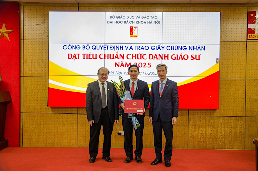 Giáo sư trẻ nhất ĐH Bách khoa Hà Nội 2025: Hành trình từ cựu sinh viên tới Phó Hiệu trưởng - Ảnh 1. Giáo sư trẻ nhất ĐH Bách khoa Hà Nội 2025: Hành trình từ cựu sinh viên tới Phó Hiệu trưởng - Ảnh 1.