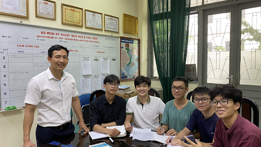 Giáo sư trẻ nhất ĐH Bách khoa Hà Nội 2025: Hành trình từ cựu sinh viên tới Phó Hiệu trưởng - Ảnh 2. Giáo sư trẻ nhất ĐH Bách khoa Hà Nội 2025: Hành trình từ cựu sinh viên tới Phó Hiệu trưởng - Ảnh 2.