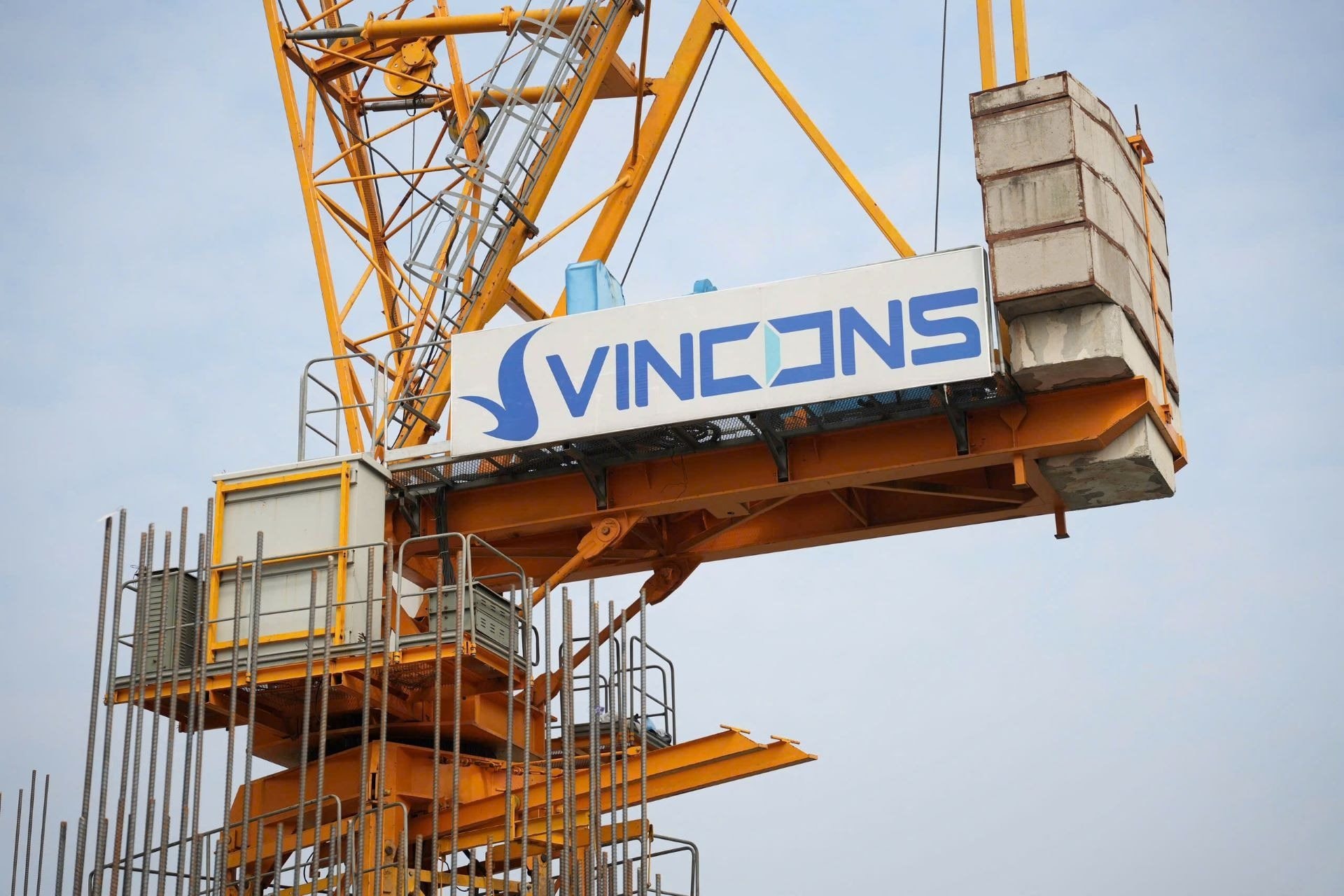 VinCons tuyển dụng lớn nhất ngành xây dựng: 100 . 000 Lao động , lương đến 40 triệu / tháng - Ảnh 1. VinCons tuyển dụng lớn nhất ngành xây dựng: 100 . 000 Lao động , lương đến 40 triệu / tháng - Ảnh 1.