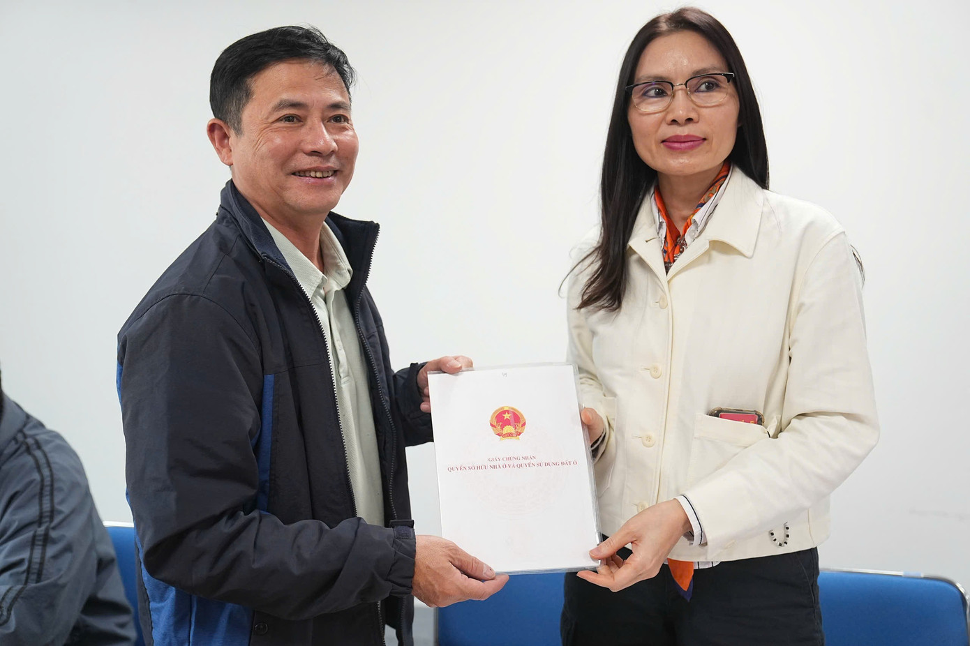 Người dân khu ' đất kim cương ' nhận tiền đền bù tái định cư dự án quảng trường hồ Hoàn Kiếm - Ảnh 10. Người dân khu ' đất kim cương ' nhận tiền đền bù tái định cư dự án quảng trường hồ Hoàn Kiếm - Ảnh 10.