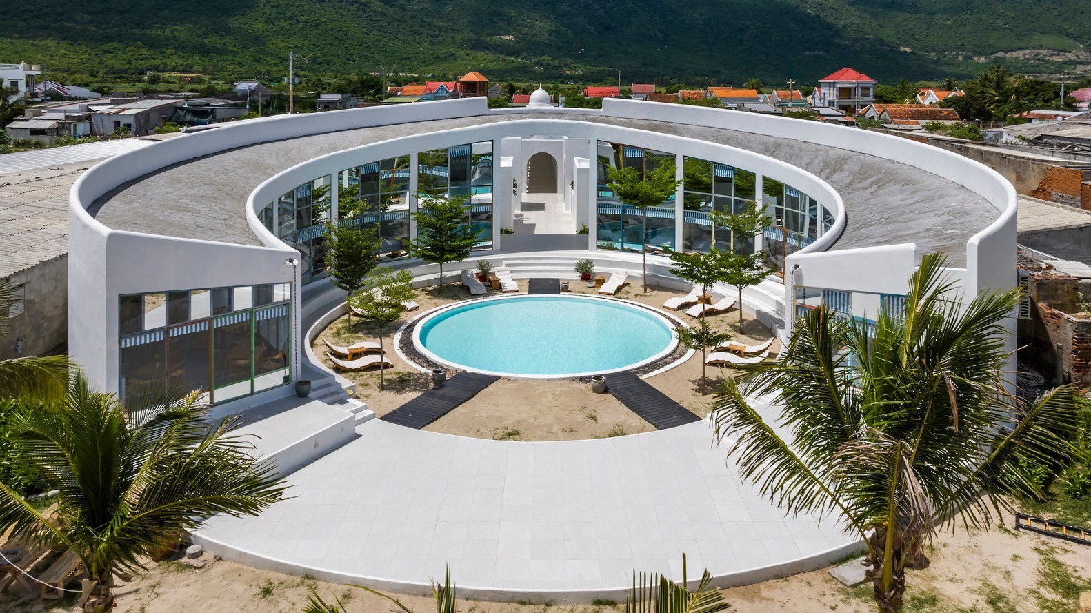 Phan Như Thảo sống cuộc đời mơ ước bên đại gia và biệt thự 4 . 000 M² lãng mạn - Ảnh 3. Phan Như Thảo sống cuộc đời mơ ước bên đại gia và biệt thự 4 . 000 M² lãng mạn - Ảnh 3.