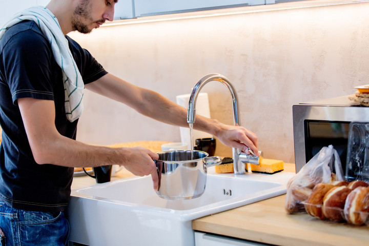 Có nên dùng nước máy để nấu ăn an toàn cho sức khỏe gia đình? - Ảnh 1. Có nên dùng nước máy để nấu ăn an toàn cho sức khỏe gia đình? - Ảnh 1.