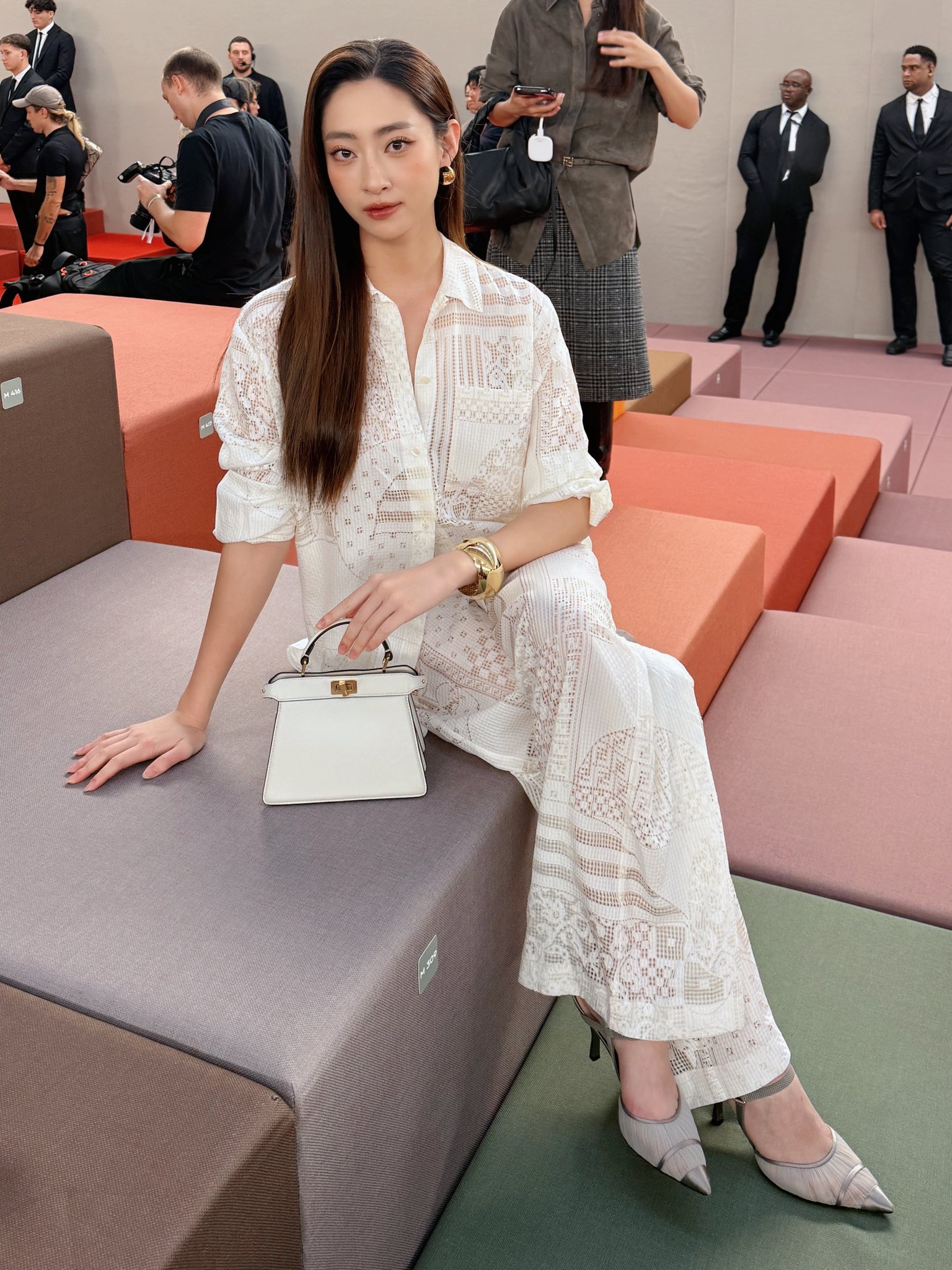 Lương thùy Linh: Nữ giúp việc học Tiến sĩ sống trong penthouse view Hồ Tây - Ảnh 5.