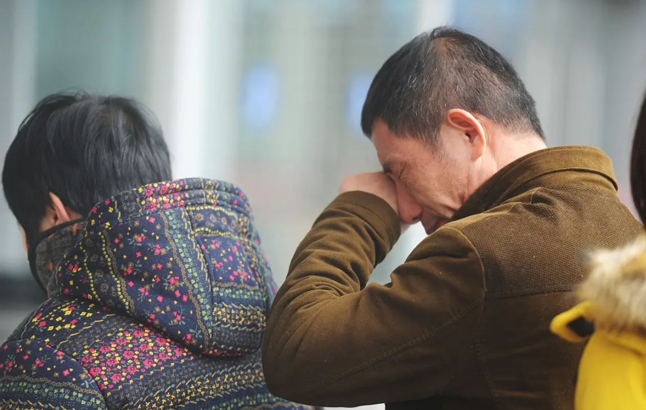 Nỗi khổ của cha mẹ: Khi hiếu thảo trở thành gánh nặng trong cuộc sống - Ảnh 1. Nỗi khổ của cha mẹ: Khi hiếu thảo trở thành gánh nặng trong cuộc sống - Ảnh 1.