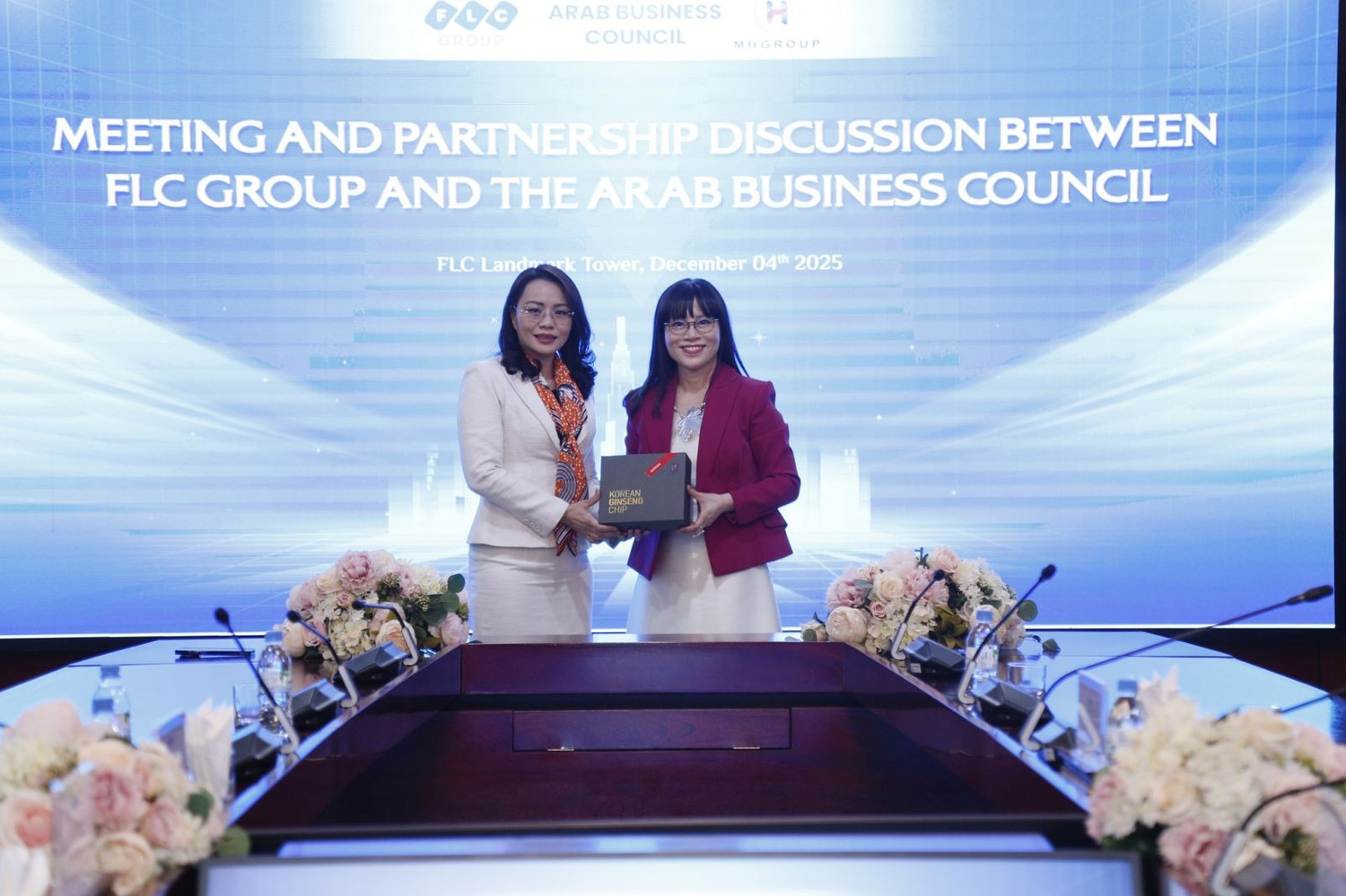 Hương Trần Kiều Dung và cơ hội đầu tư từ thị trường Ả Rập tại FLC - Ảnh 2. Hương Trần Kiều Dung và cơ hội đầu tư từ thị trường Ả Rập tại FLC - Ảnh 2.