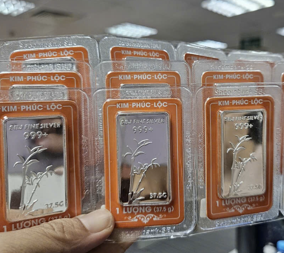 Giá bạc hôm nay 12 - 12 không ngừng tăng cao , đạt đỉnh mới chưa từng có - Ảnh 2.