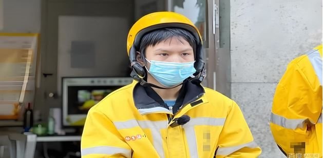 Chàng trai 25 tuổi trở thành triệu phú trẻ tuổi nhờ nghề shipper tại Thượng Hải - Ảnh 1. Chàng trai 25 tuổi trở thành triệu phú trẻ tuổi nhờ nghề shipper tại Thượng Hải - Ảnh 1.