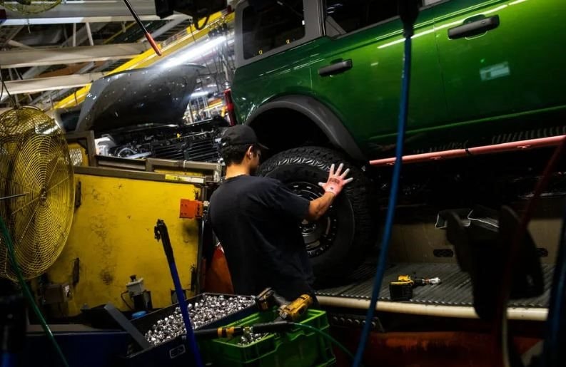 Ford quyết định tương lai ngành ô tô Mỹ: Cuộc chiến công nghệ với Tesla và Rivian - Ảnh 3. Ford quyết định tương lai ngành ô tô Mỹ: Cuộc chiến công nghệ với Tesla và Rivian - Ảnh 3.