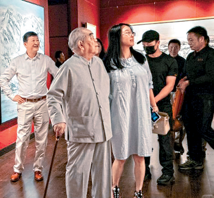 Danh họa Trung Quốc Phạm Tăng 87 tuổi vừa chào đón con trai đầu lòng với vợ tư 37 tuổi - Ảnh 2. Danh họa Trung Quốc Phạm Tăng 87 tuổi vừa chào đón con trai đầu lòng với vợ tư 37 tuổi - Ảnh 2.