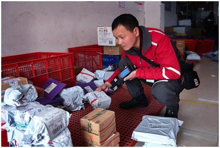 Giám đốc có 5 căn nhà, lương tháng 100 triệu xin "nghỉ hưu non" đi làm shipper - Ảnh 1. Giám đốc có 5 căn nhà, lương tháng 100 triệu xin "nghỉ hưu non" đi làm shipper - Ảnh 1.