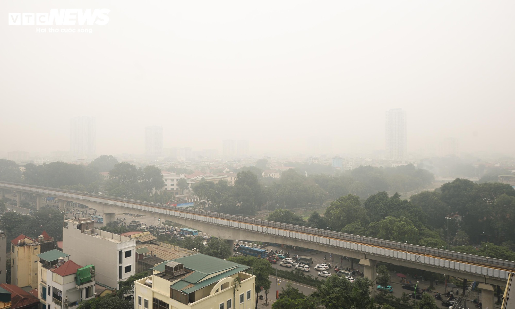 Hà Nội ô nhiễm không khí thứ 3 thế giới , người dân lo lắng Trước bụi mịn - Ảnh 3.