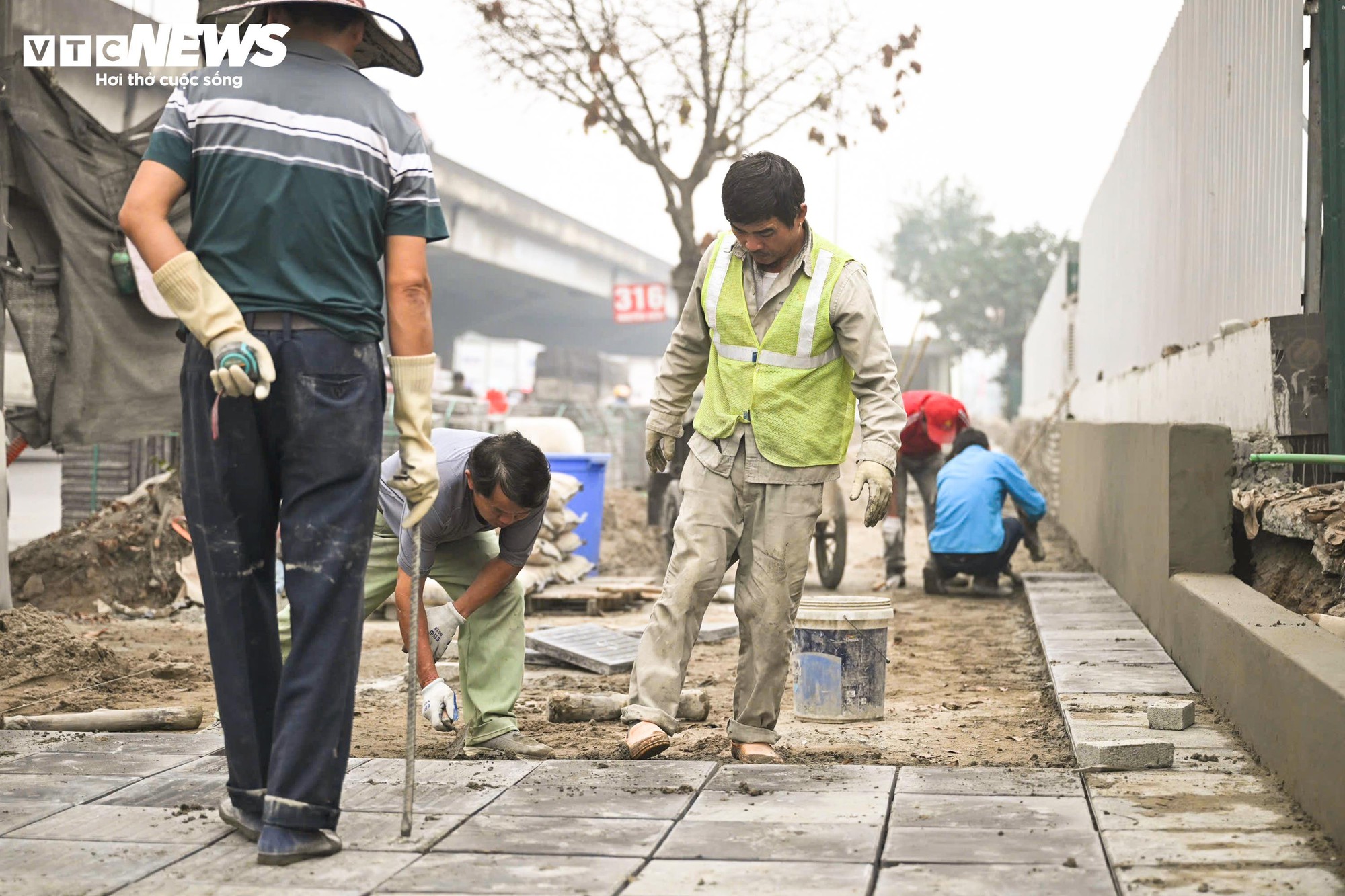 Hà Nội ô nhiễm không khí thứ 3 thế giới , người dân lo lắng Trước bụi mịn - Ảnh 12.