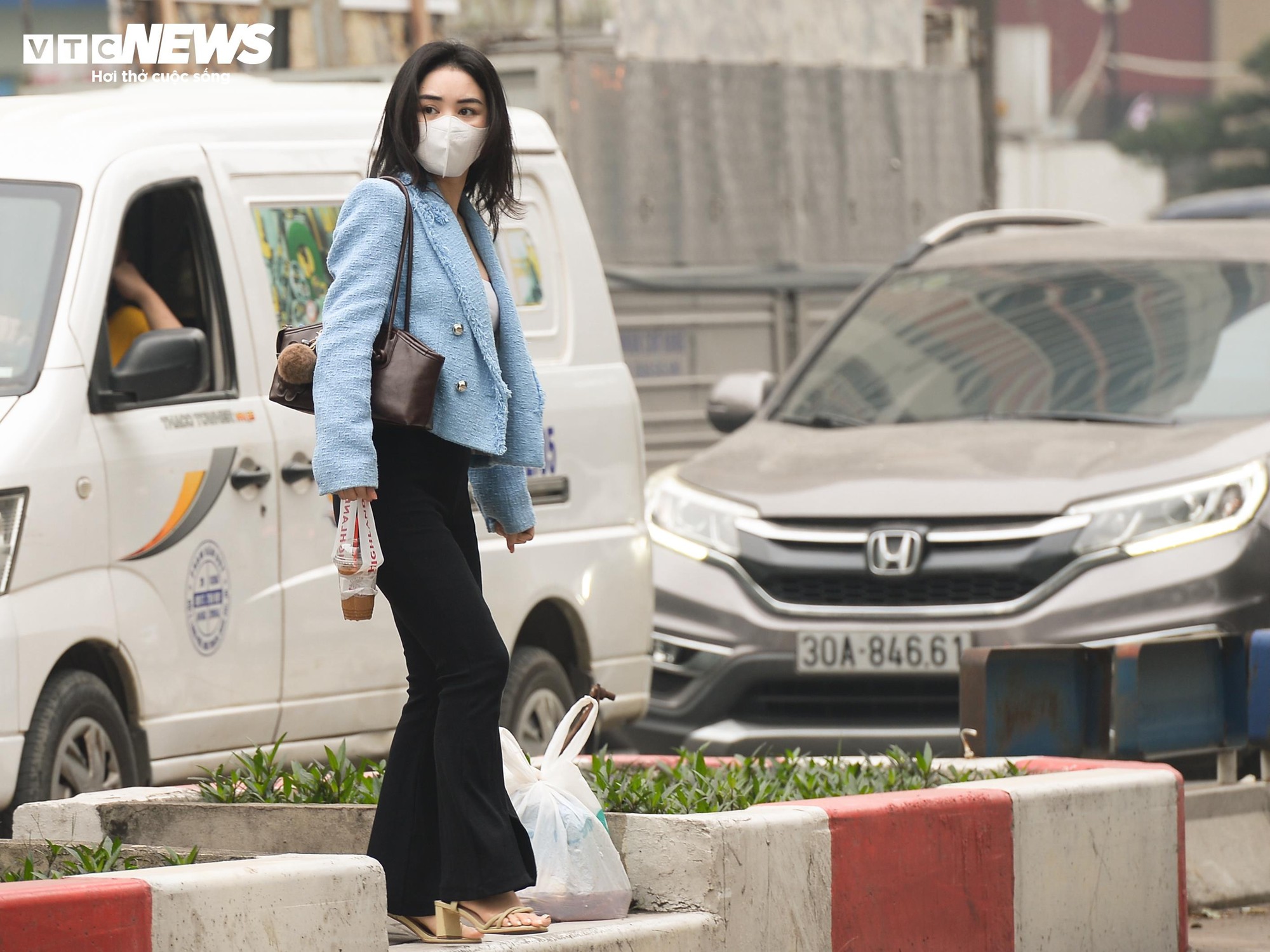 Hà Nội ô nhiễm không khí thứ 3 thế giới , người dân lo lắng Trước bụi mịn - Ảnh 7.