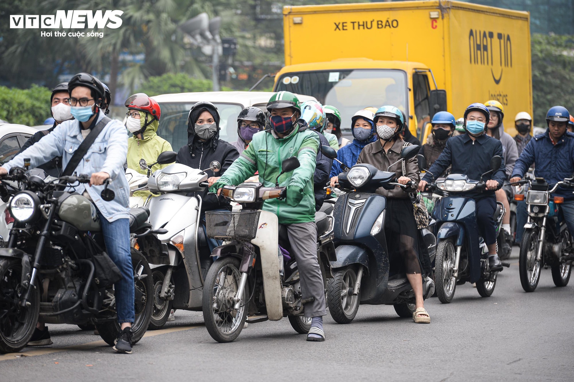 Hà Nội ô nhiễm không khí thứ 3 thế giới , người dân lo lắng Trước bụi mịn - Ảnh 10.