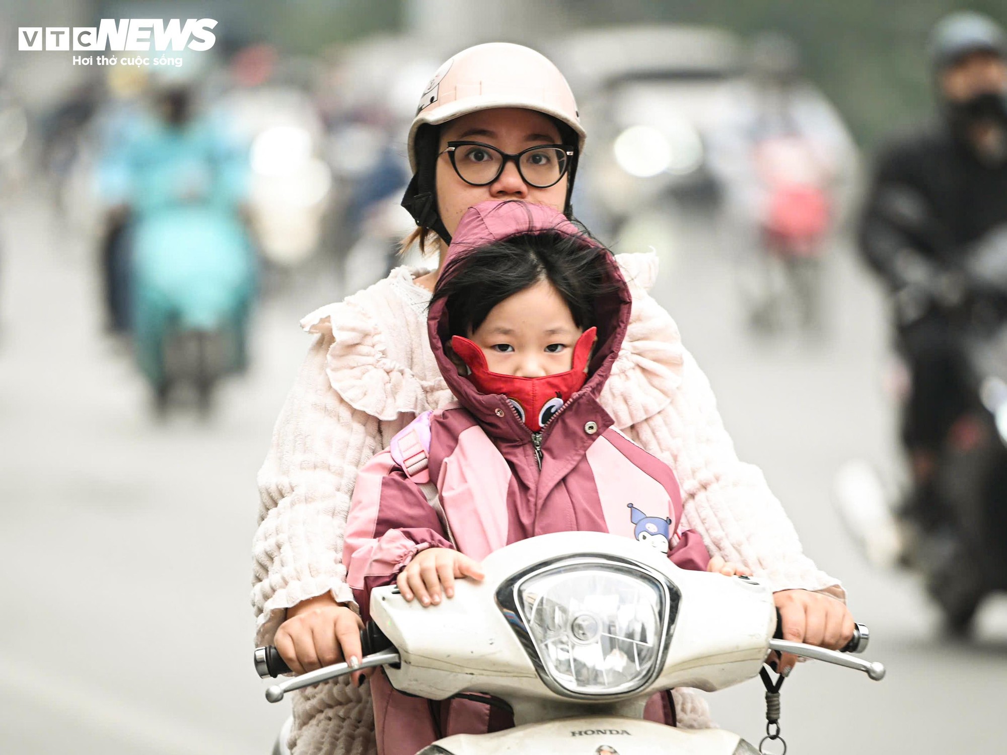 Hà Nội ô nhiễm không khí thứ 3 thế giới , người dân lo lắng Trước bụi mịn - Ảnh 14.