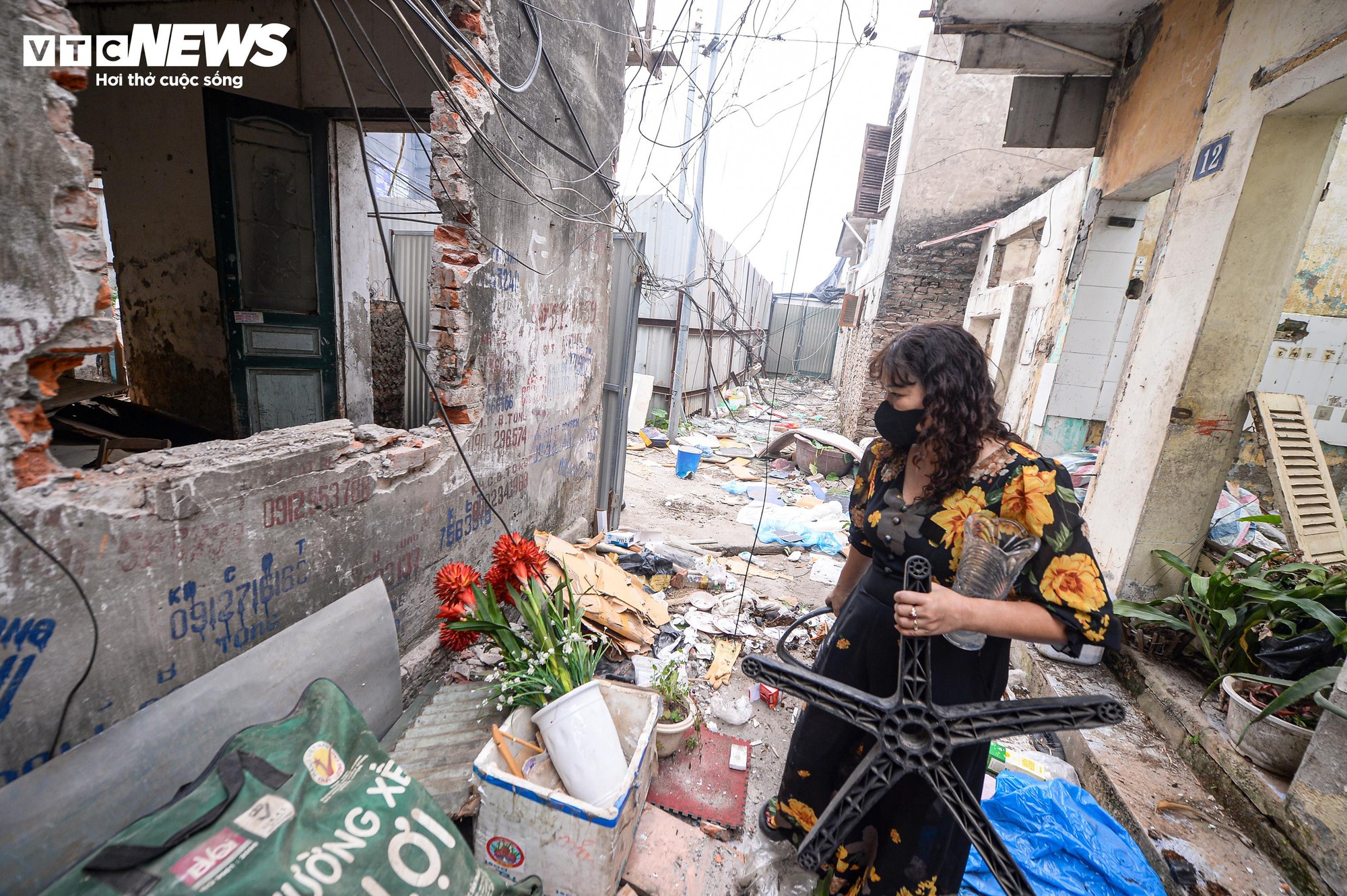 Người Hà Nội gấp rút dọn đồ đạc bàn giao mặt bằng cho dự án Vành đai 1 - Ảnh 10. Người Hà Nội gấp rút dọn đồ đạc bàn giao mặt bằng cho dự án Vành đai 1 - Ảnh 10.