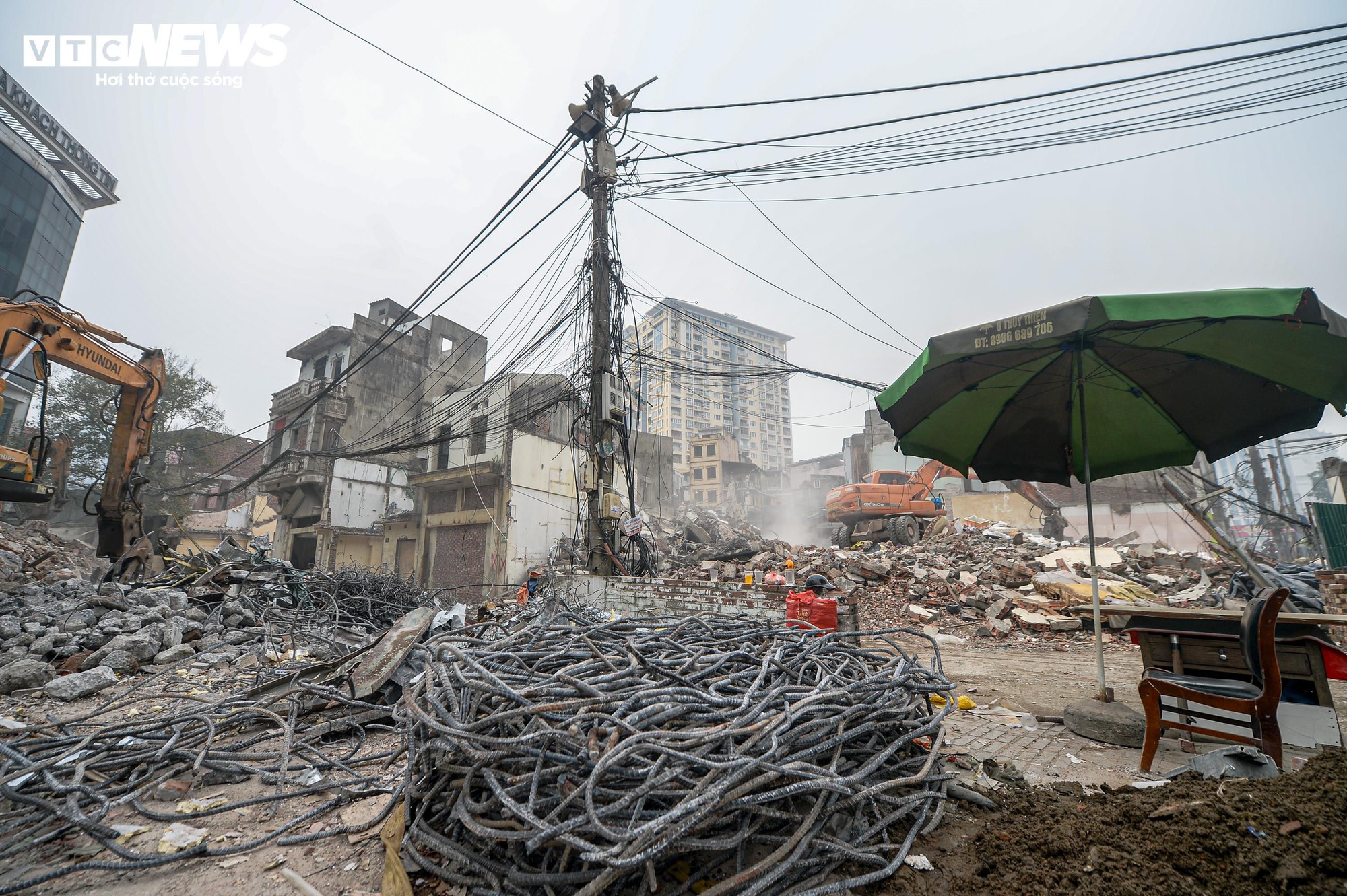 Người Hà Nội gấp rút dọn đồ đạc bàn giao mặt bằng cho dự án Vành đai 1 - Ảnh 13. Người Hà Nội gấp rút dọn đồ đạc bàn giao mặt bằng cho dự án Vành đai 1 - Ảnh 13.