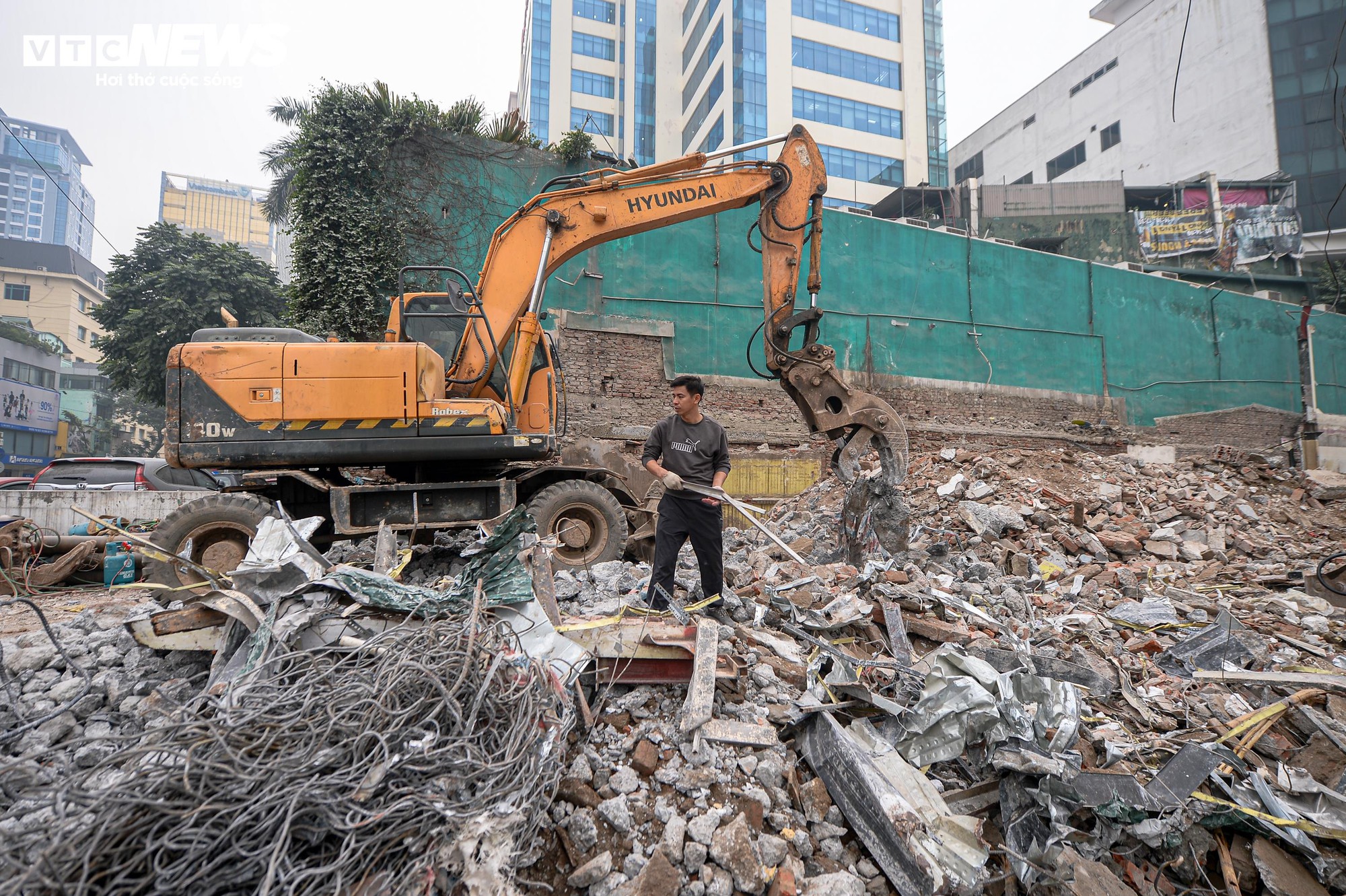 Người Hà Nội gấp rút dọn đồ đạc bàn giao mặt bằng cho dự án Vành đai 1 - Ảnh 16. Người Hà Nội gấp rút dọn đồ đạc bàn giao mặt bằng cho dự án Vành đai 1 - Ảnh 16.