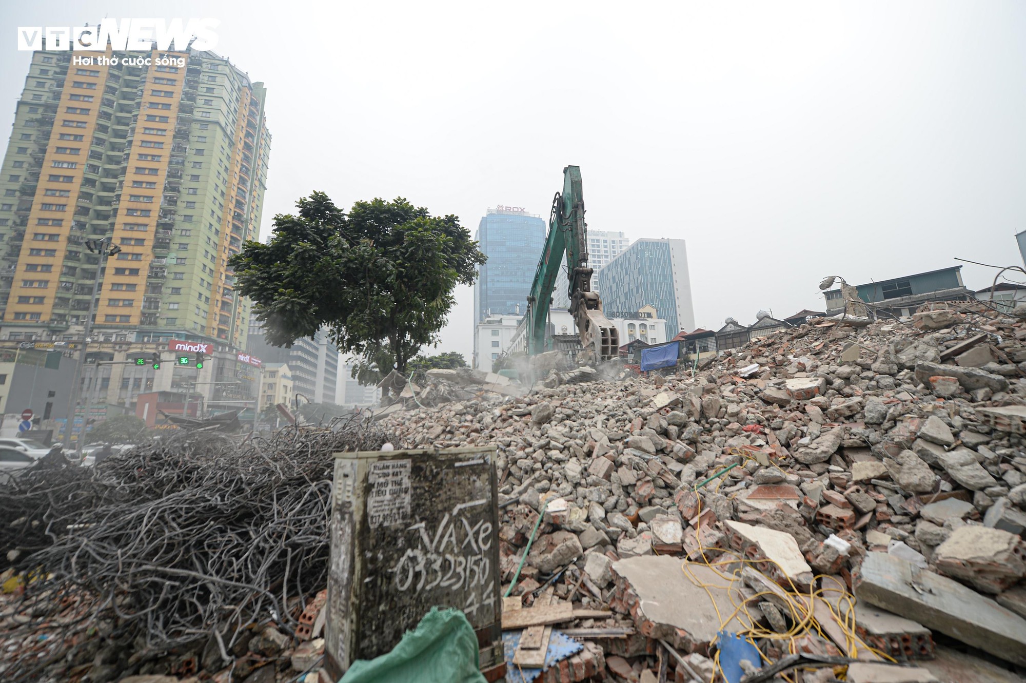 Người Hà Nội gấp rút dọn đồ đạc bàn giao mặt bằng cho dự án Vành đai 1 - Ảnh 2. Người Hà Nội gấp rút dọn đồ đạc bàn giao mặt bằng cho dự án Vành đai 1 - Ảnh 2.