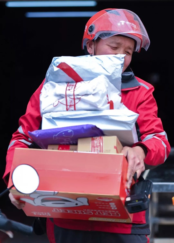 Giám đốc có 5 căn nhà, lương tháng 100 triệu xin "nghỉ hưu non" đi làm shipper - Ảnh 2. Giám đốc có 5 căn nhà, lương tháng 100 triệu xin "nghỉ hưu non" đi làm shipper - Ảnh 2.