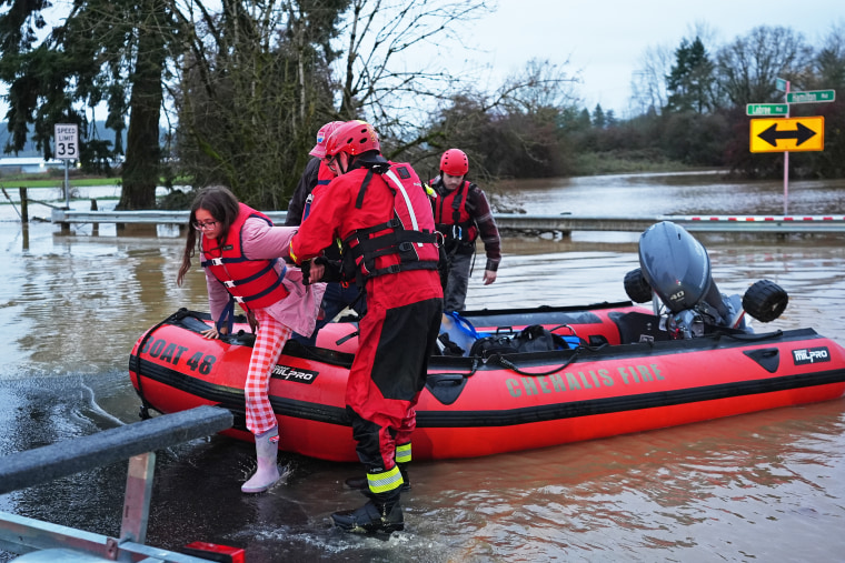 Lũ lụt bang Washington: Tình hình khẩn cấp và lệnh sơ tán khẩn cấp cho người dân - Ảnh 1. Lũ lụt bang Washington: Tình hình khẩn cấp và lệnh sơ tán khẩn cấp cho người dân - Ảnh 1.