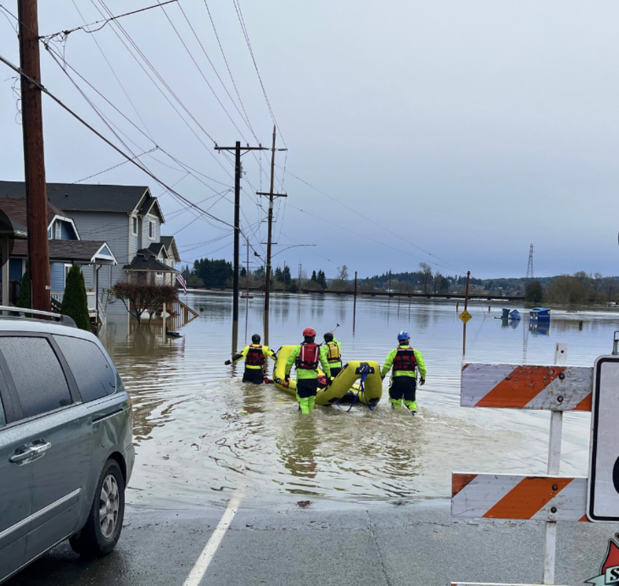 Lũ lụt bang Washington: Tình hình khẩn cấp và lệnh sơ tán khẩn cấp cho người dân - Ảnh 4. Lũ lụt bang Washington: Tình hình khẩn cấp và lệnh sơ tán khẩn cấp cho người dân - Ảnh 4.