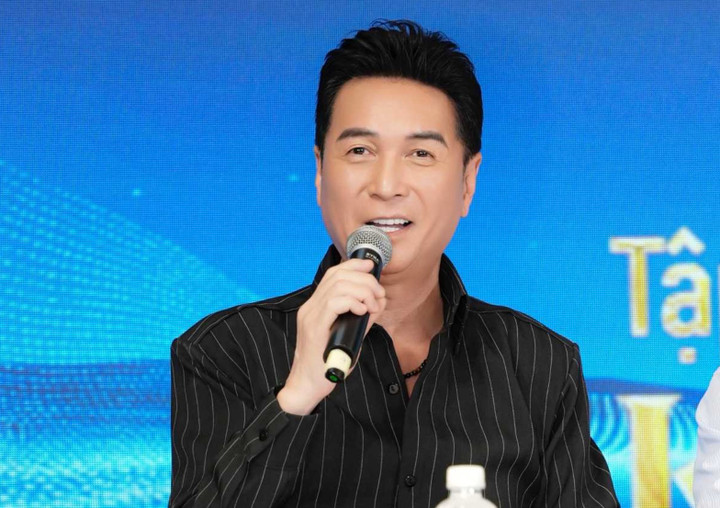 Cuộc sống của Nguyễn Hưng ở tuổi U70 với niềm đam mê âm nhạc và vũ đạo - Ảnh 2. Cuộc sống của Nguyễn Hưng ở tuổi U70 với niềm đam mê âm nhạc và vũ đạo - Ảnh 2.