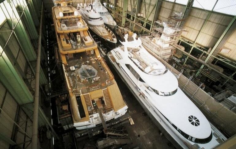 Chi phí bảo dưỡng siêu du thuyền Al Lusail: Đầu tư khủng lên đến 40 triệu usd - Ảnh 2. Chi phí bảo dưỡng siêu du thuyền Al Lusail: Đầu tư khủng lên đến 40 triệu usd - Ảnh 2.