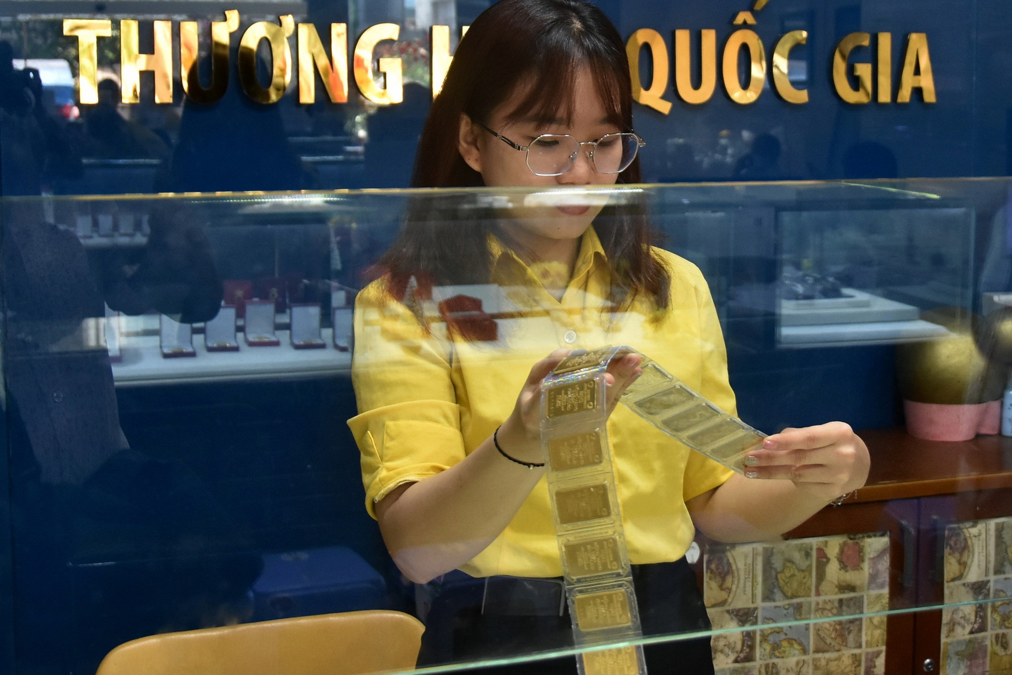 Giá vàng tăng sốc 12 - 12: Dự báo 4 . 900 USD / ounce từ Goldman Sachs - Ảnh 3. Giá vàng tăng sốc 12 - 12: Dự báo 4 . 900 USD / ounce từ Goldman Sachs - Ảnh 3.