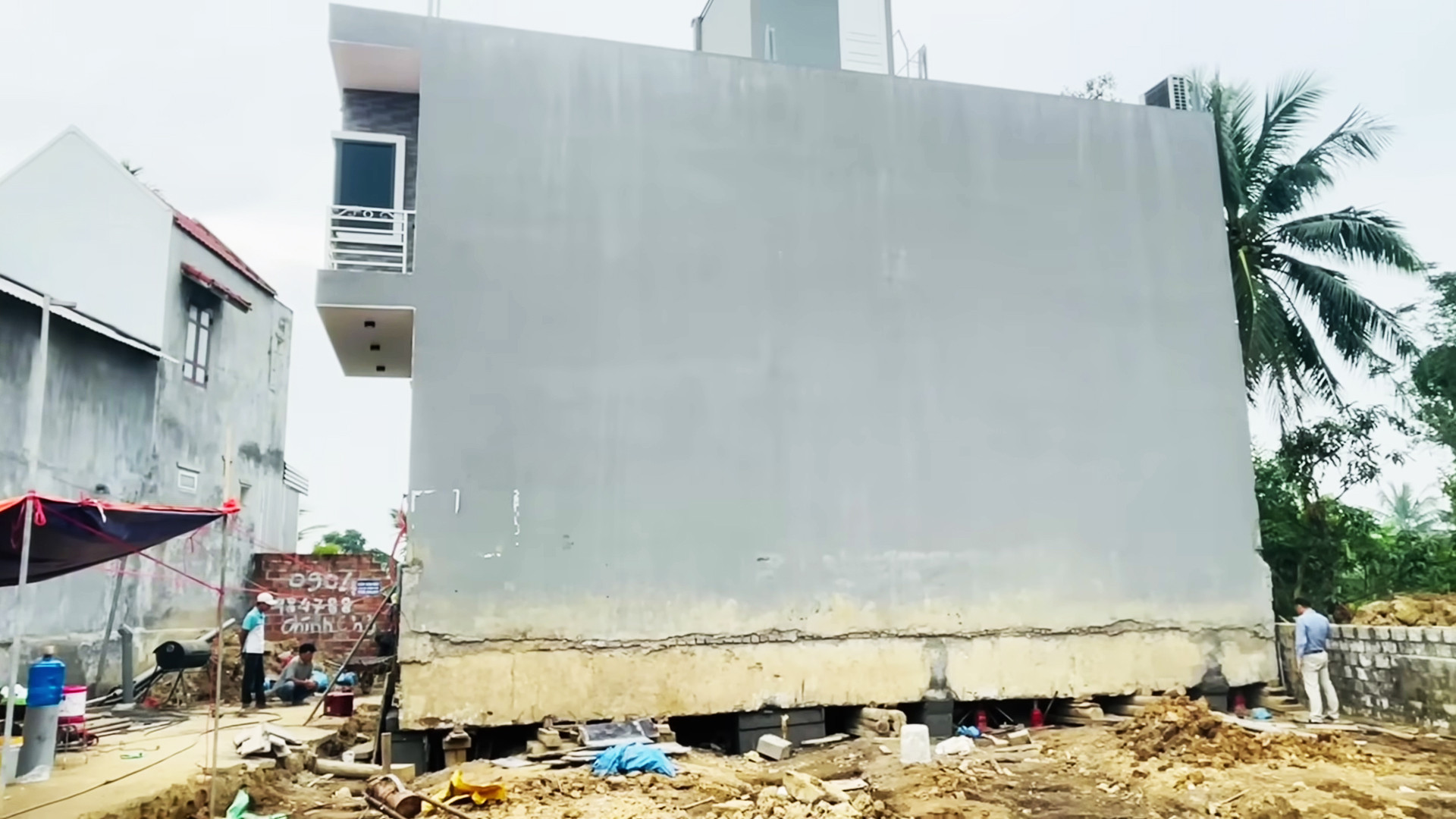 Tình huống oái oăm sau khi chuyển căn nhà xây nhầm ở Hải Phòng về đúng vị trí - Ảnh 4. Tình huống oái oăm sau khi chuyển căn nhà xây nhầm ở Hải Phòng về đúng vị trí - Ảnh 4.