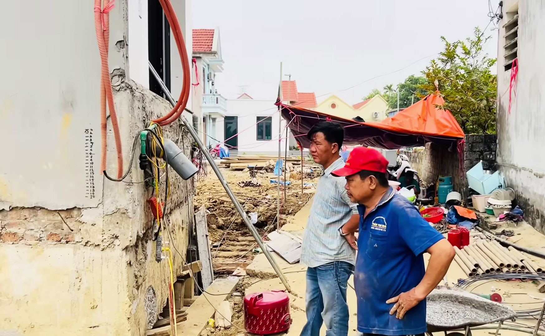 Tình huống oái oăm sau khi chuyển căn nhà xây nhầm ở Hải Phòng về đúng vị trí - Ảnh 1. Tình huống oái oăm sau khi chuyển căn nhà xây nhầm ở Hải Phòng về đúng vị trí - Ảnh 1.