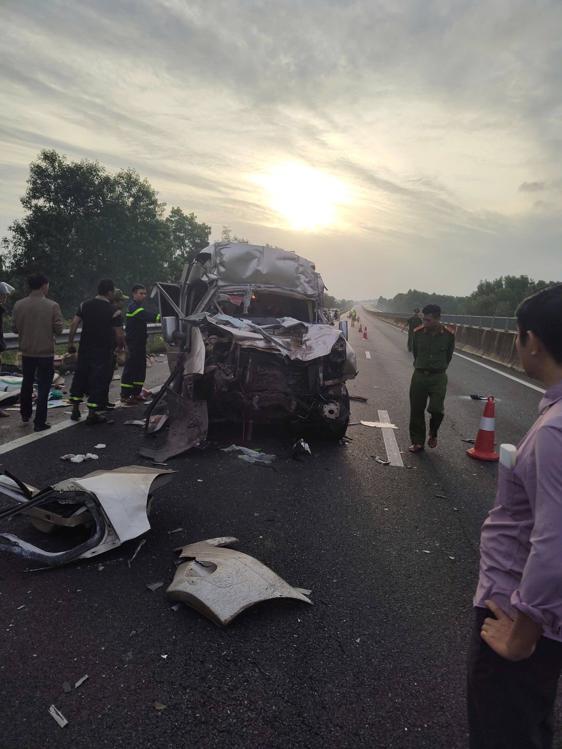 Kết quả điều tra vụ tai nạn cao tốc Đà Nẵng làm 4 người chết - Ảnh 1. Kết quả điều tra vụ tai nạn cao tốc Đà Nẵng làm 4 người chết - Ảnh 1.