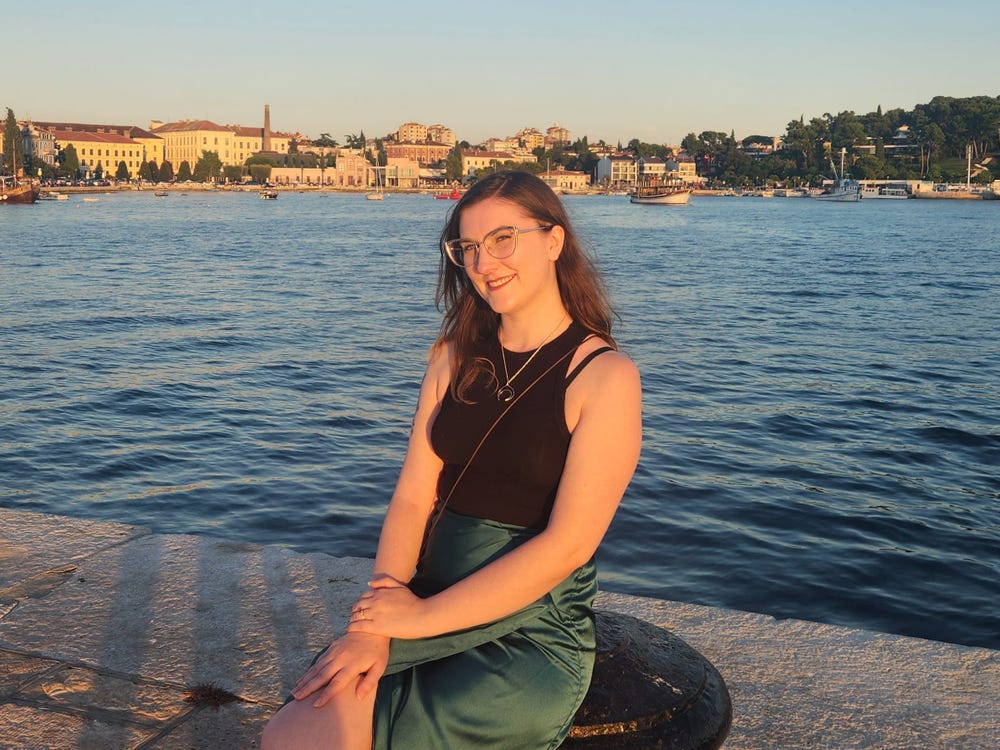 Đăng 1 bức ảnh lên Facebook, cô gái được 25 công ty mời về làm sau 2 năm thất nghiệp- Ảnh 1. Đăng 1 bức ảnh lên Facebook, cô gái được 25 công ty mời về làm sau 2 năm thất nghiệp- Ảnh 1.