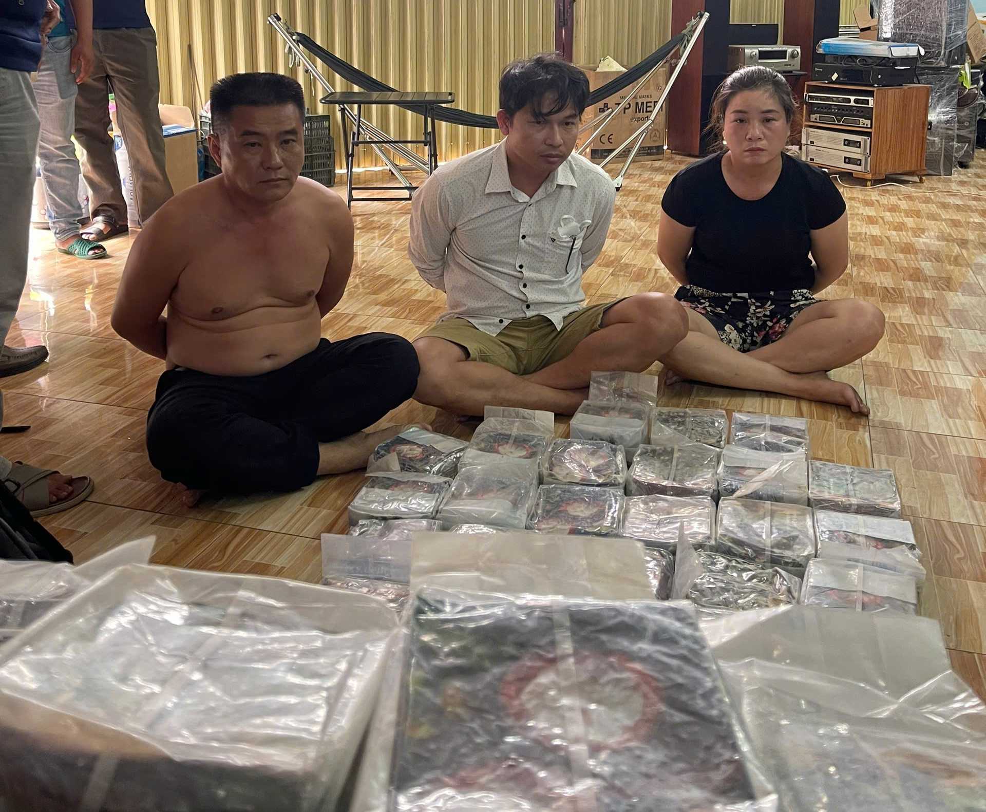 Đường dây ma túy tổng hợp xuyên quốc gia giao dịch 1 . 500 Tỷ đồng bị triệt phá - Ảnh 6. Đường dây ma túy tổng hợp xuyên quốc gia giao dịch 1 . 500 Tỷ đồng bị triệt phá - Ảnh 6.