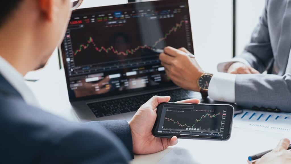 Sếp Dragon Capital nói thẳng: Người Việt đầu tư vào quỹ nhưng chỉ nắm giữ hơn 1 năm và thường so sánh với lãi suất ngân hàng - Ảnh 2.