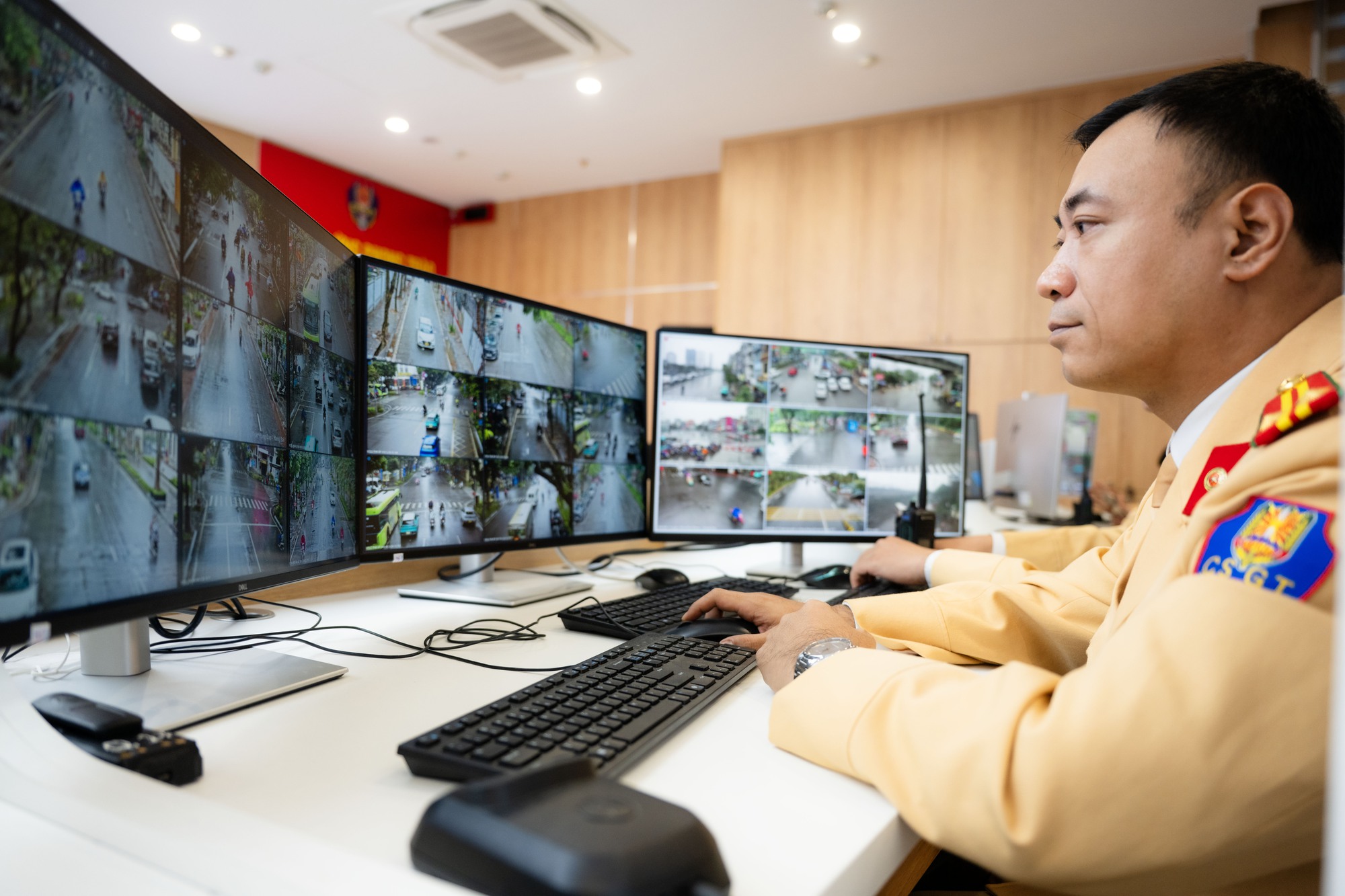 Cận cảnh hoạt động của camera AI Hà Nội trong quản lý giao thông thông minh - Ảnh 6. Cận cảnh hoạt động của camera AI Hà Nội trong quản lý giao thông thông minh - Ảnh 6.