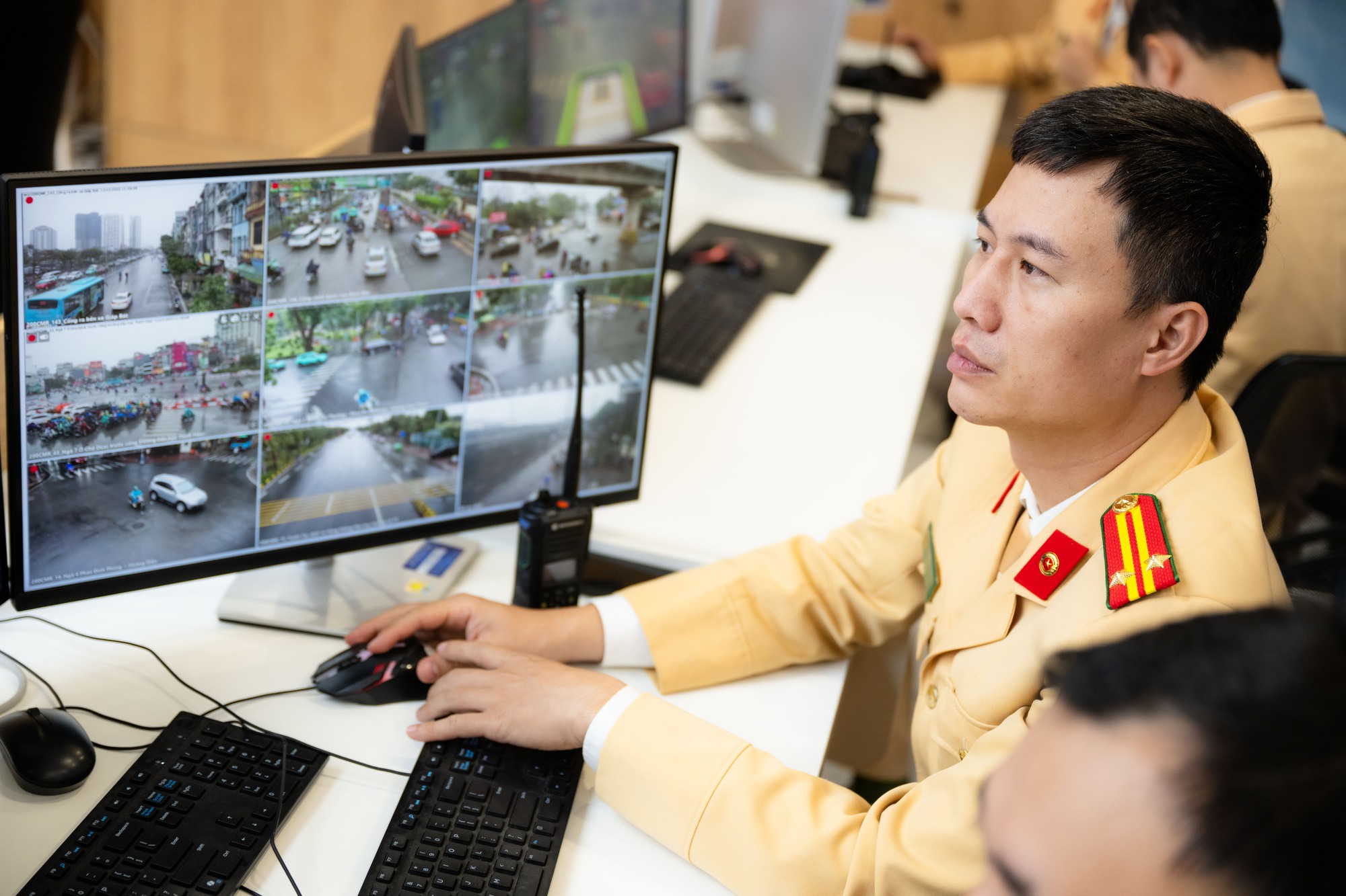 Cận cảnh hoạt động của camera AI Hà Nội trong quản lý giao thông thông minh - Ảnh 4. Cận cảnh hoạt động của camera AI Hà Nội trong quản lý giao thông thông minh - Ảnh 4.