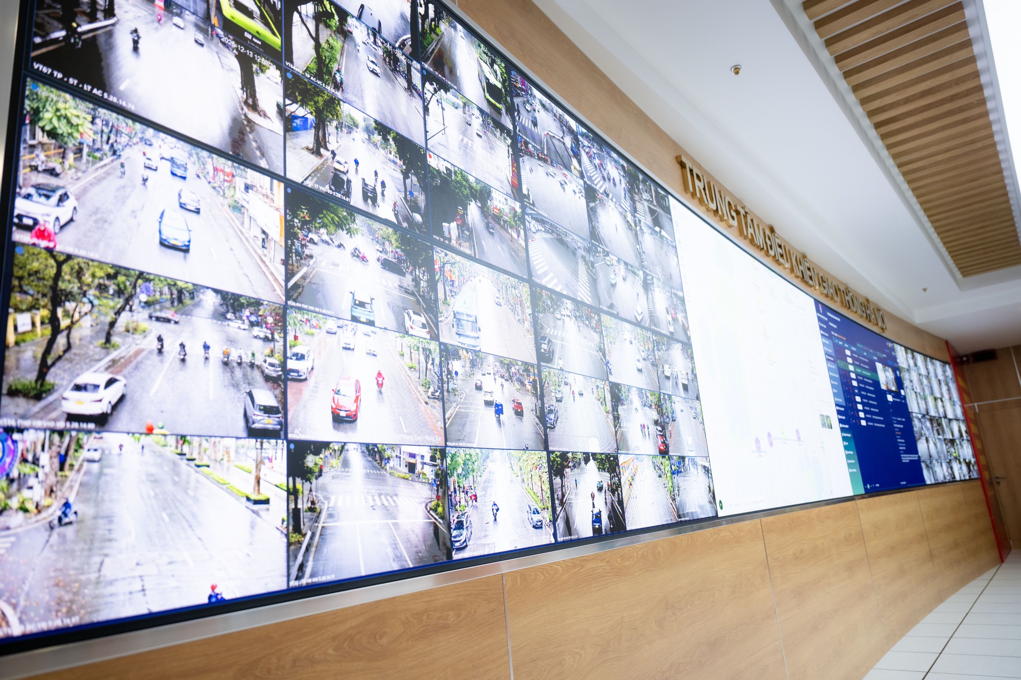 Cận cảnh hoạt động của camera AI Hà Nội trong quản lý giao thông thông minh - Ảnh 2. Cận cảnh hoạt động của camera AI Hà Nội trong quản lý giao thông thông minh - Ảnh 2.