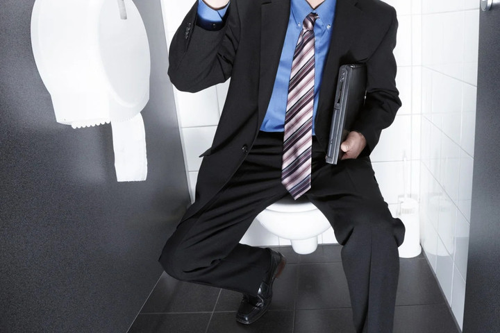Nhân viên bị sa thải vì đi vệ sinh quá lâu: Làn sóng tranh cãi trong kinh doanh - Ảnh 1. Nhân viên bị sa thải vì đi vệ sinh quá lâu: Làn sóng tranh cãi trong kinh doanh - Ảnh 1.