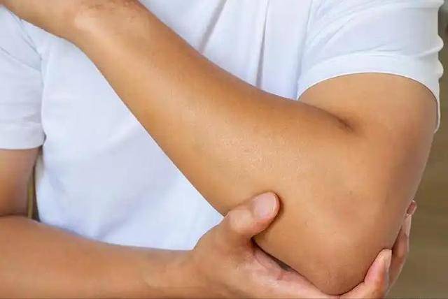 Bất kể nam hay nữ, nếu gặp phải 4 triệu chứng này ở cánh tay, rất có thể bạn bị ung thư: Dấu hiệu thứ 3 bị bỏ qua nhiều nhất- Ảnh 1. Bất kể nam hay nữ, nếu gặp phải 4 triệu chứng này ở cánh tay, rất có thể bạn bị ung thư: Dấu hiệu thứ 3 bị bỏ qua nhiều nhất- Ảnh 1.