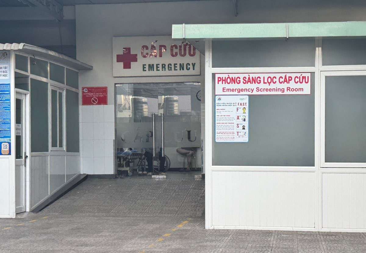 Hơn 30 người ở Lâm Đồng nhập viện do ngộ độc thực phẩm từ bánh mì xe bán dạo - Ảnh 1. Hơn 30 người ở Lâm Đồng nhập viện do ngộ độc thực phẩm từ bánh mì xe bán dạo - Ảnh 1.